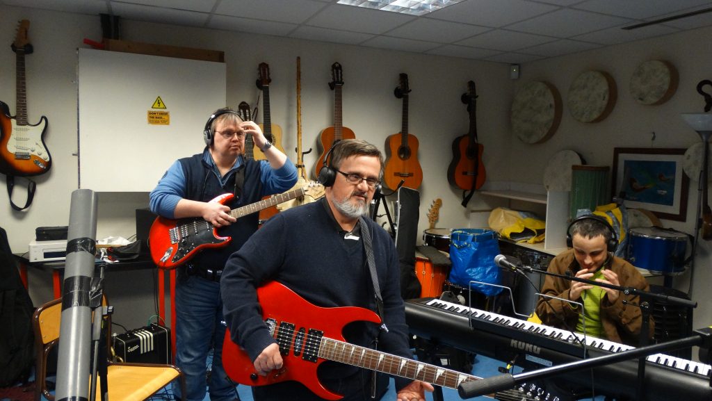 Sortez les guitares ! Par Flavien et JF, avec Etienne aux claviers